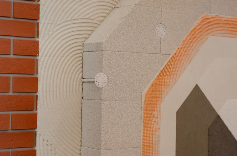 Pourquoi privilégier une bonne isolation des murs à CARENTAN-LES-MARAIS ?