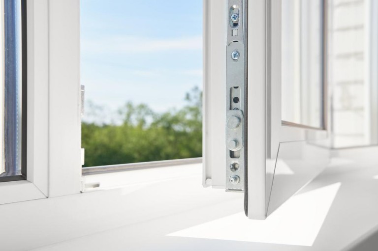 Pose de fenêtre à CARENTAN-LES-MARAIS : matériaux et conseils